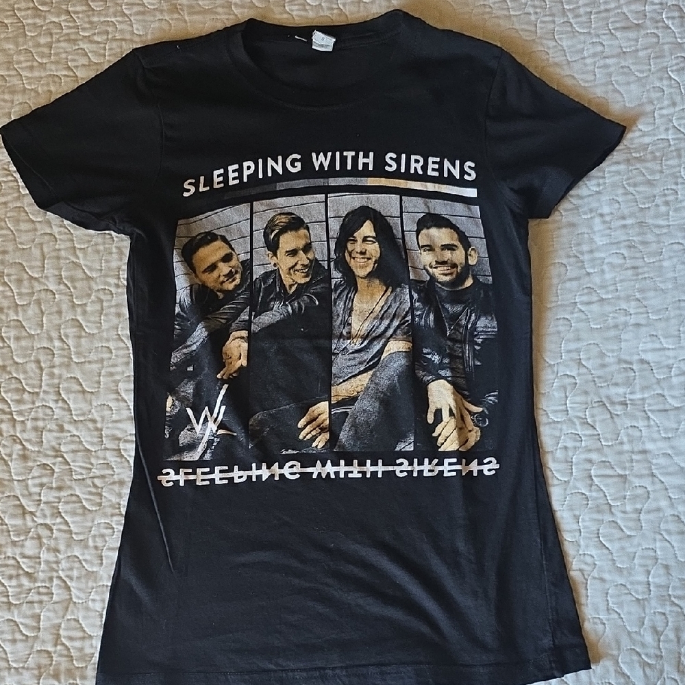 SLEEPING WITH THE SIRENS T-Shirt SIZE SMALL/Petite